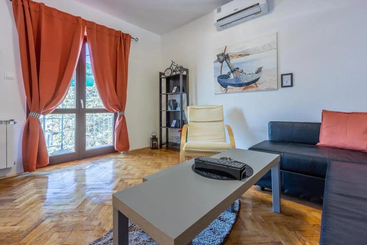 Apartments Opacak Selce 0*,